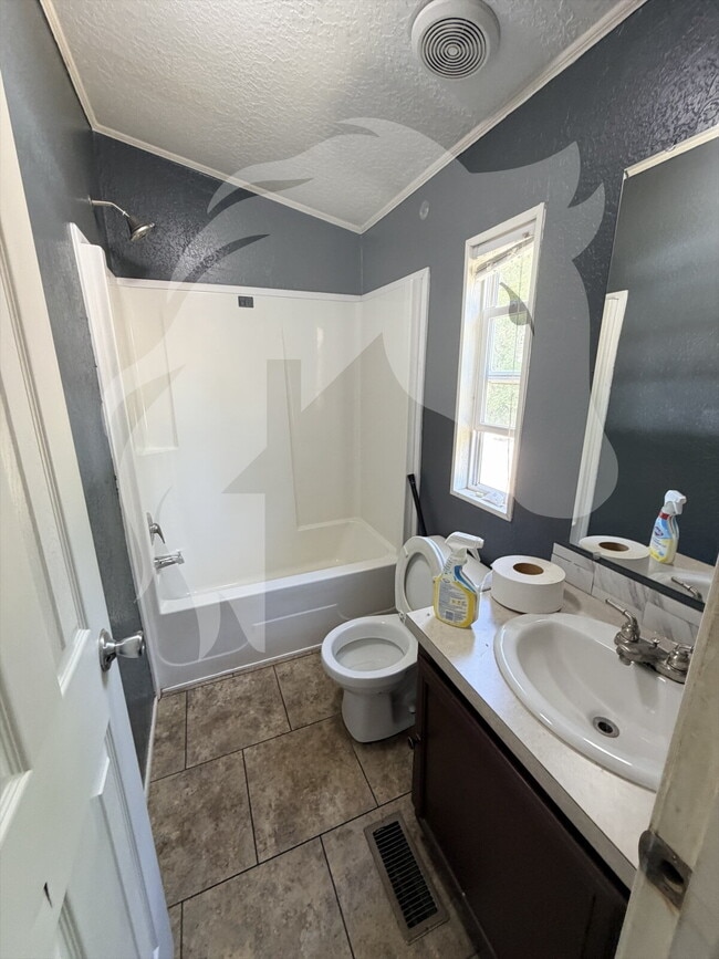 Photo - "Spacious 3-Bed Oasis with 2 Full Baths in the Heart of Woodward!" Unit 20