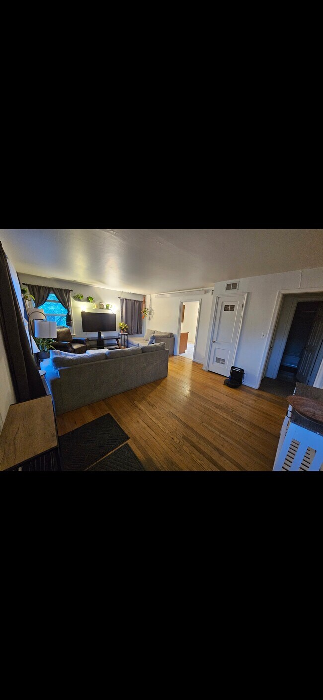 Photo - 207 Saint Andrew St Unidad Upstairs