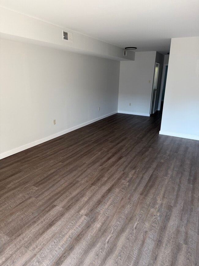 Building Photo - 29 Lancaster Est Unit 29 Lancaster Estates