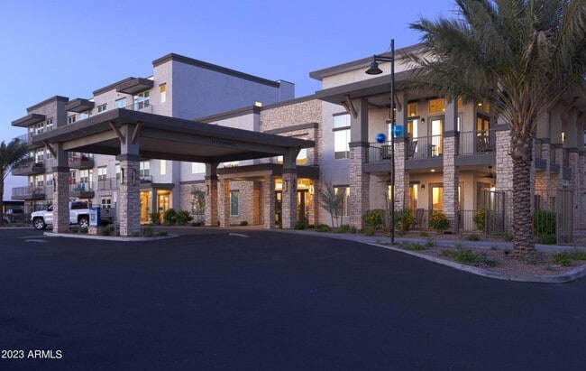 Building Photo - 7460 N Zanjero Blvd Unit B2 Rental