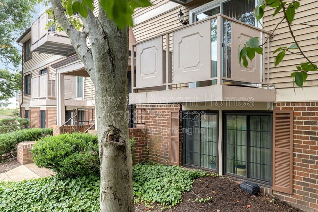Building Photo - 4400 Groombridge Way Unit F
