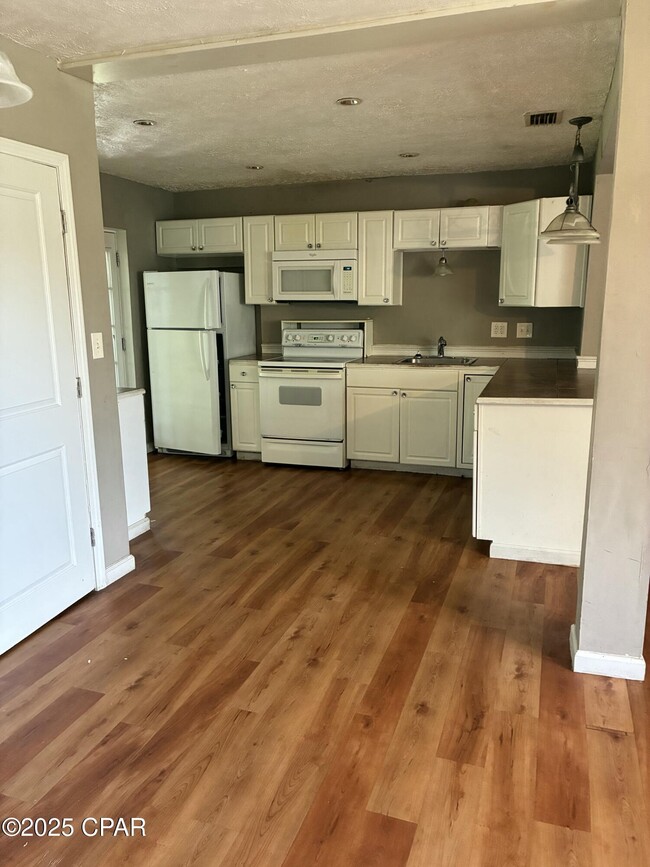 Photo - 1908 Baltimore Ave