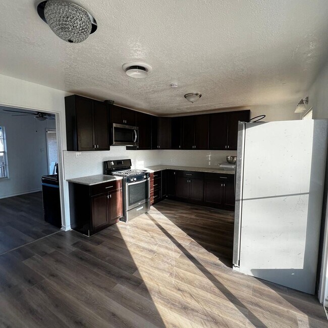 Photo - 3200 Zephyr Rd