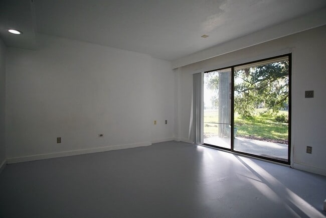 Photo - Studio in Grenelefe now available!