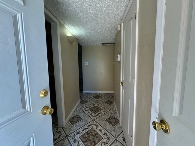 Photo - 831 Swinging Spear Rd