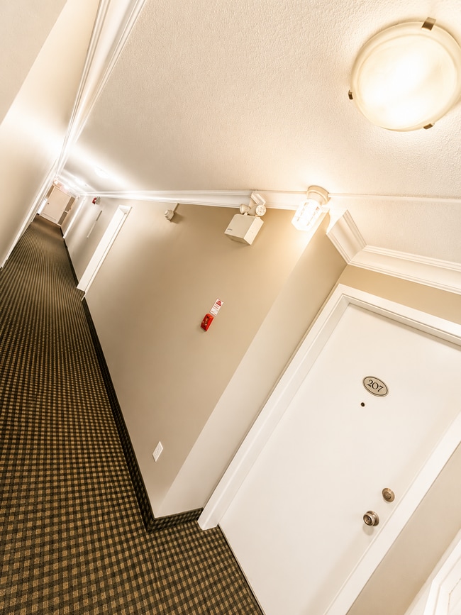 Photo - 10230-114 114 St NW