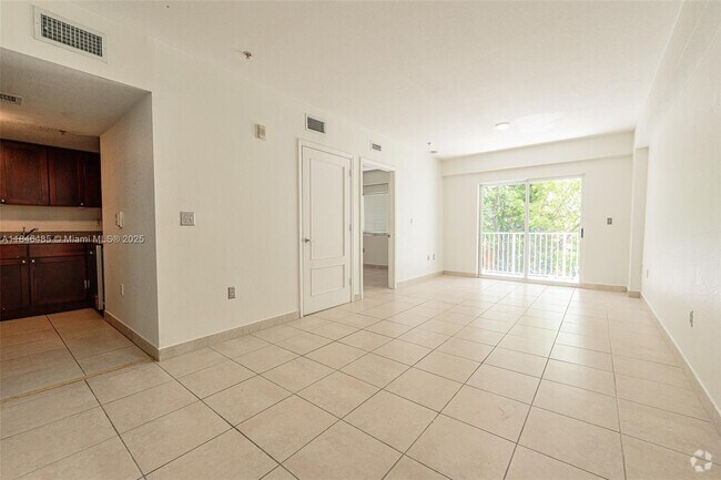 Building Photo - 2536 NW 24th St Unit 3H Rental