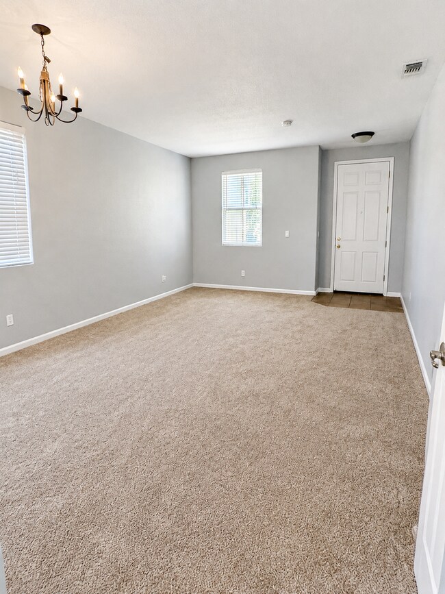 Photo - 523 Beckman Way