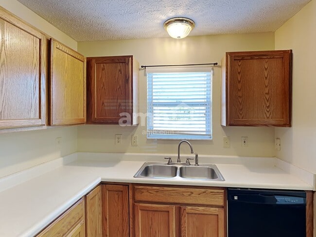 Photo - 1064 Amherst Blvd