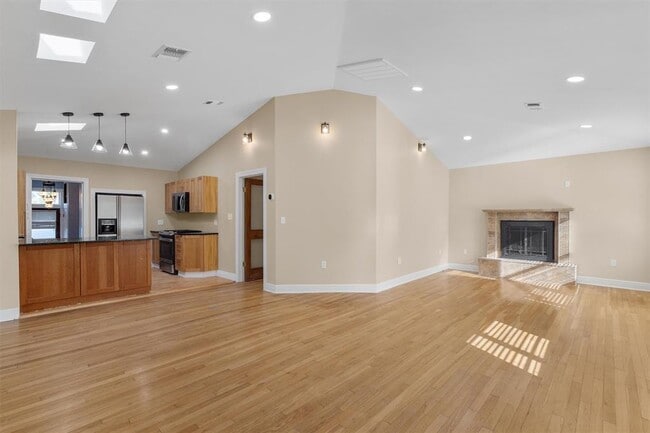 Photo - 400 E Monroe St