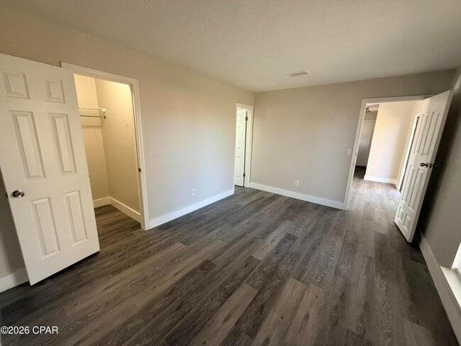 Photo - 6615 Enzor St