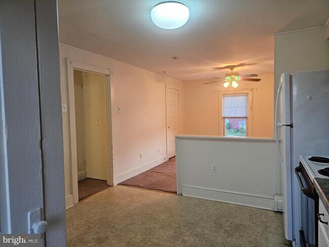Photo - 683 S Bellevue Ave Unit 2ND FLOOR