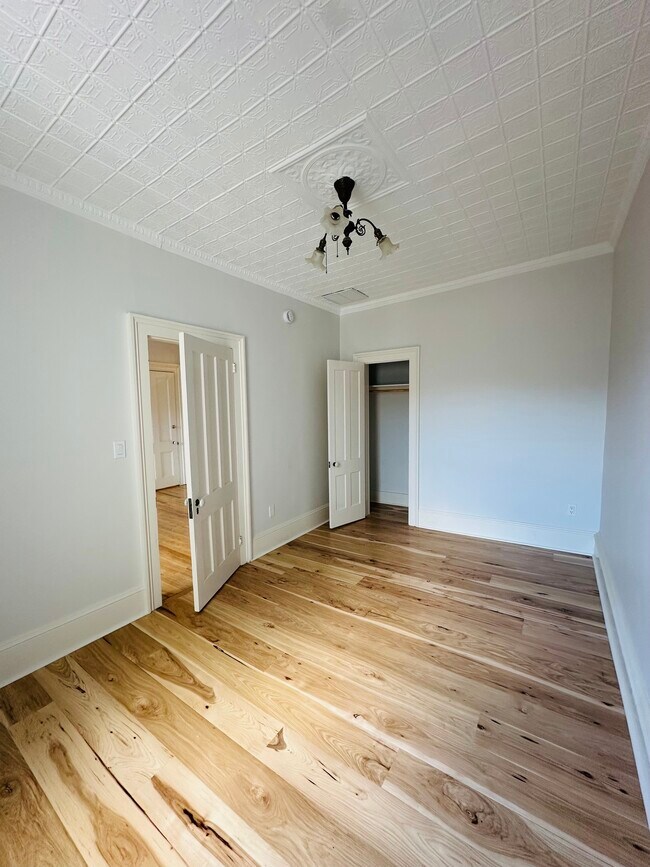 Photo - 25 Main St Unidad Third Floor Back Apartmen