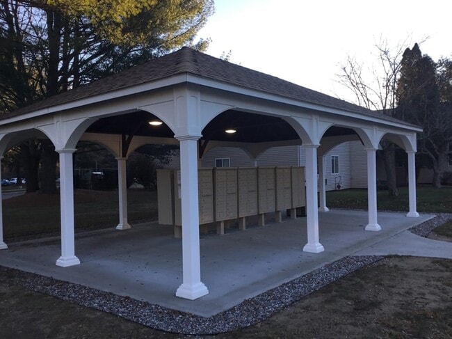 Photo - 419 E River St