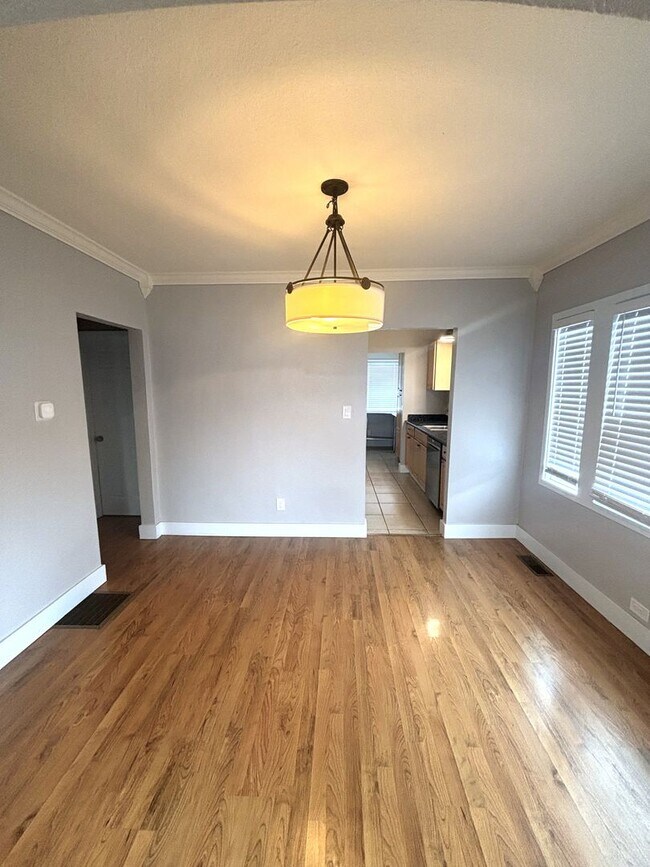Photo - 5352 Walnut St