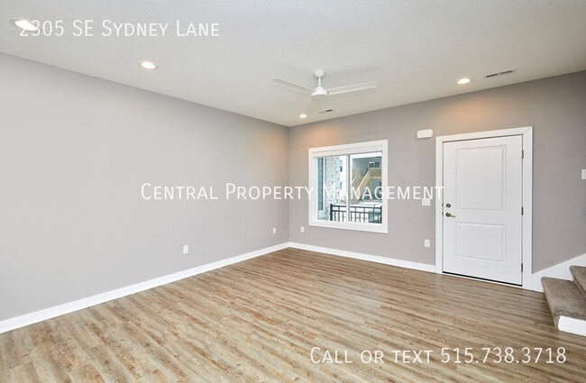 2305 SE Sydney Ln