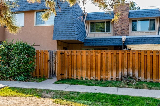 Building Photo - 7995 E Mississippi Ave