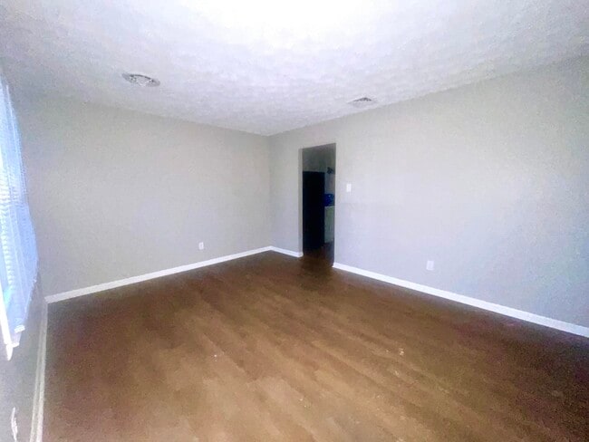 Photo - 1079 Trent Blvd