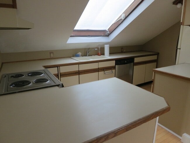 Photo - 192 Dutcher St Unit 2