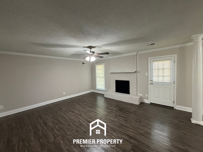 Photo - 3875 Earlynn Dr