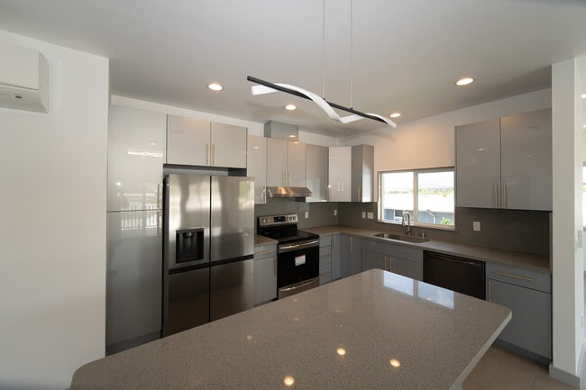 Photo - 733 Hoopai St