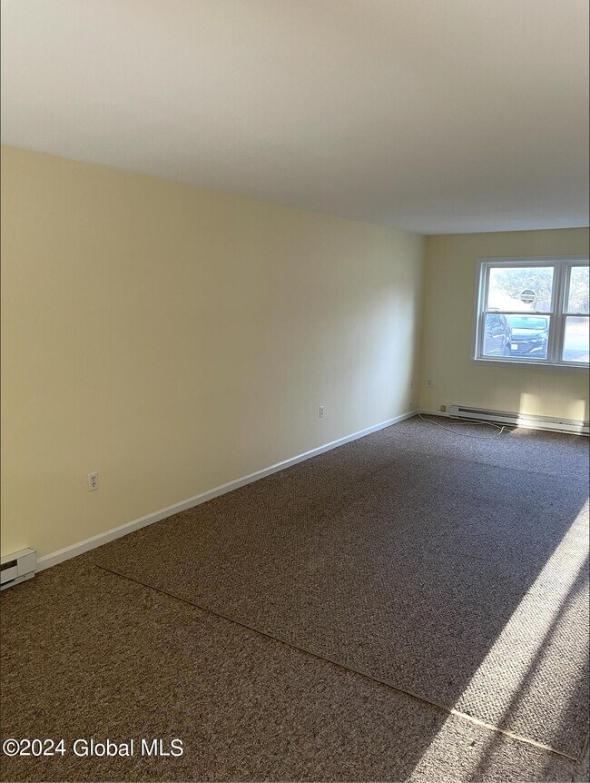 23 Woodridge Cir Townhome Townhome Rental in Clifton Park NY