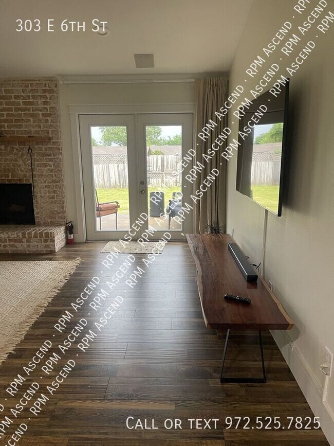 Photo - 303 E 6th St