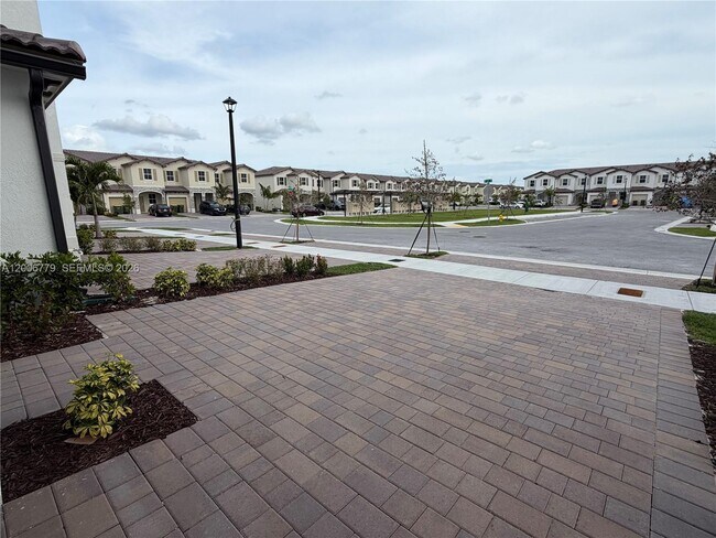 Photo - 2537 SE 27th Ct