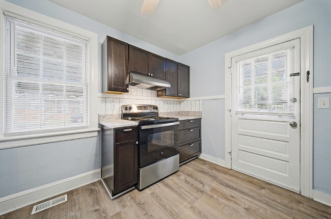 Photo - Updated 2-bedroom 1 bath with fenced in yard-PETS allowed-Norfolk Unit B