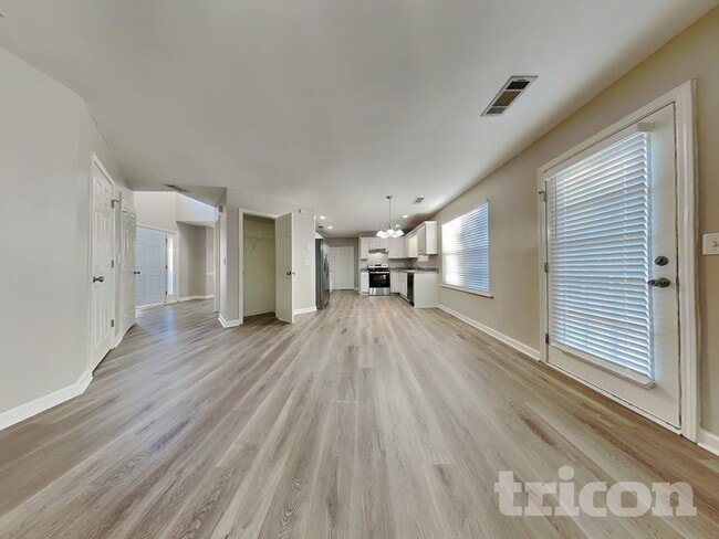 Photo - 140 N Greenfield Cir