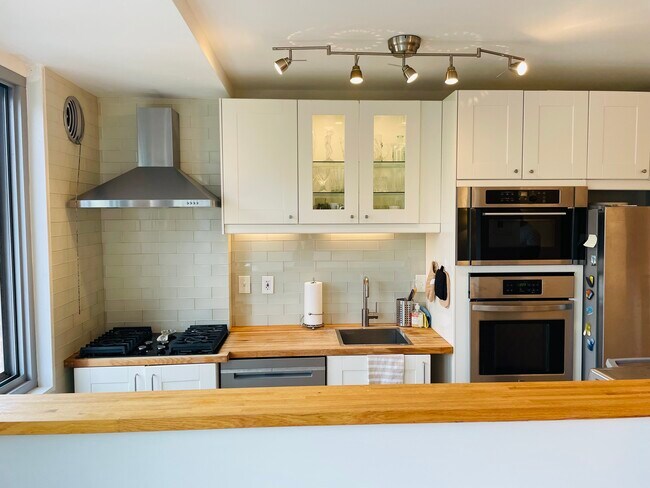 Photo - 4200 Cathedral Ave NW Unit 902