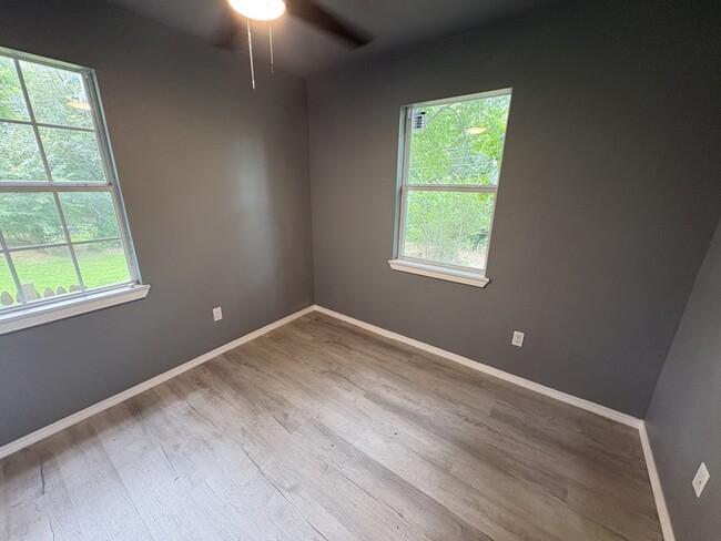 Photo - 5724 N Frankfort Ave