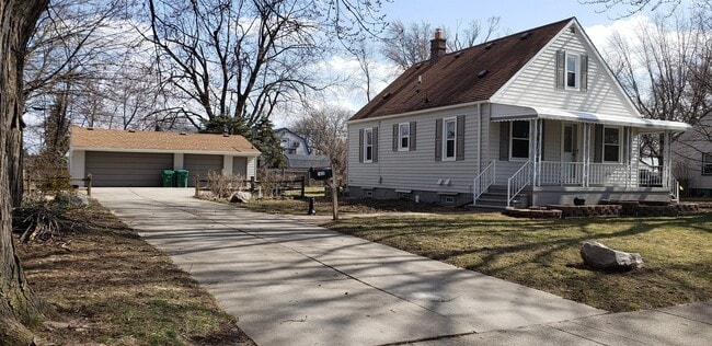Photo - 1820 Belton St House