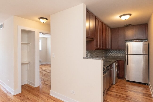 Photo - 567 W Arlington Pl Unit J03W