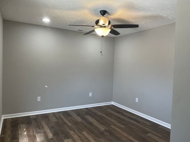 Photo - "MOVE IN SPECIAL"...Charming Townhome Minutes from Tims Ford Lake!