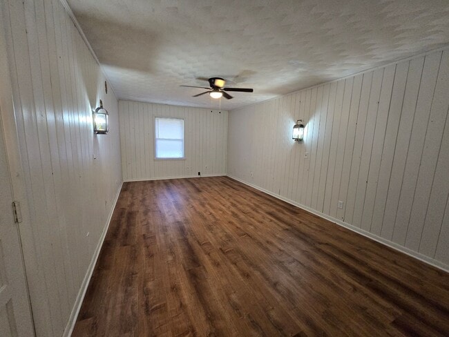 Photo - Charming 3-Bedroom Home with Spacious Yard and Modern Updates