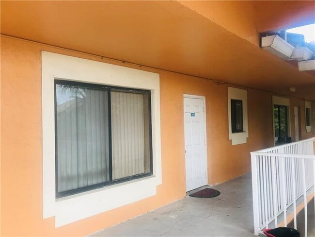 Photo - 6900 SW 39th St Unit 305J