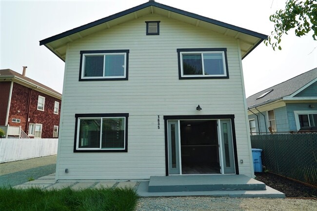 Photo - 1633 62nd St