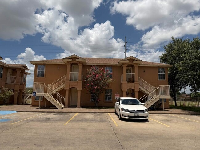 Building Photo - 419 W Eistetter St Unit 15