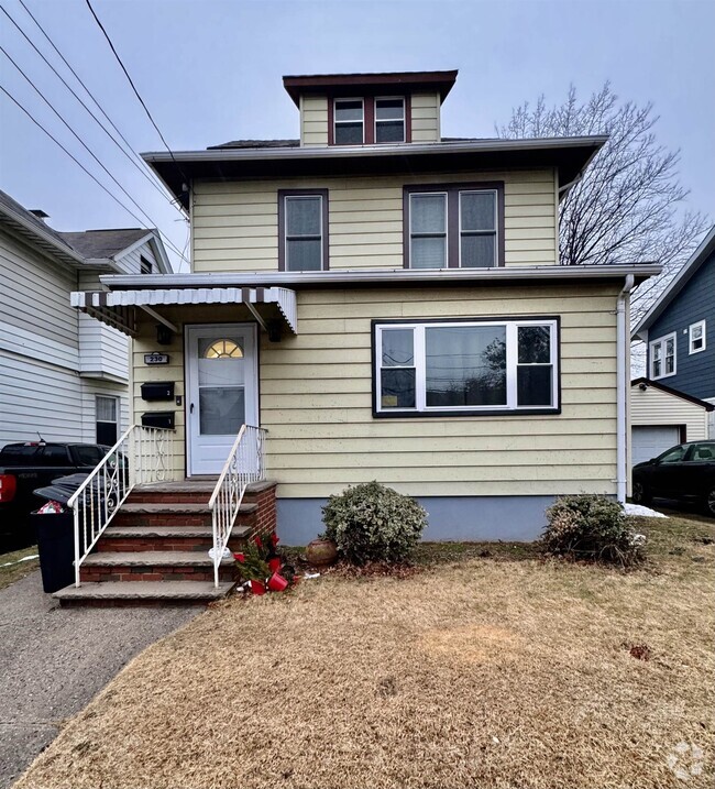 Building Photo - 230 Trenton Ave Unit 2 Rental