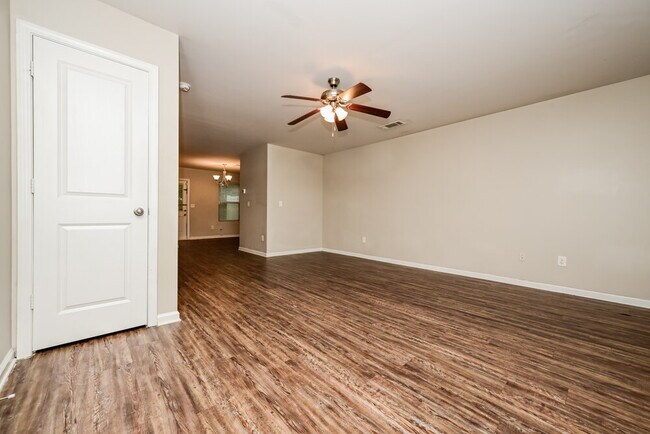 Photo - 2825 Marlin Dr