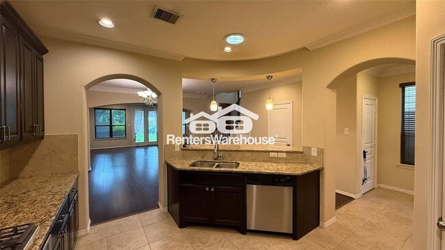 Photo - 829 W 26th St