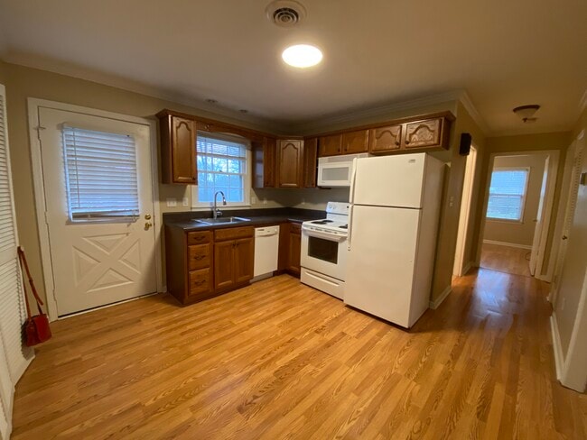 Building Photo - 215 Navaho Trl Unit B