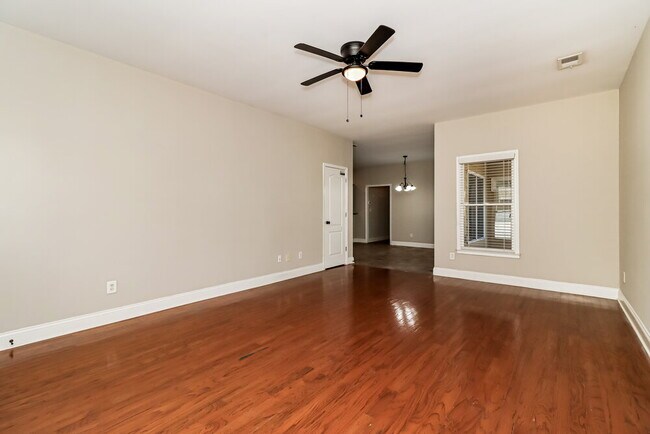 Photo - 49 Celtic Ct