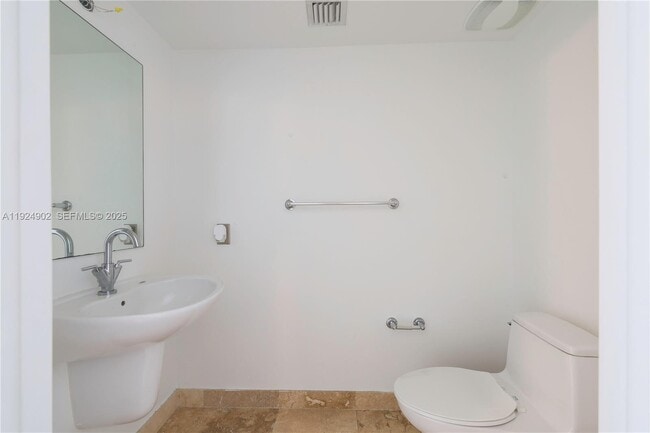 Photo - 41 SE 5th St Unidad 906