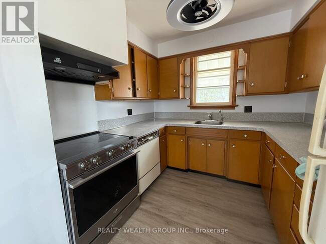 Photo - 12190 Warden Ave.