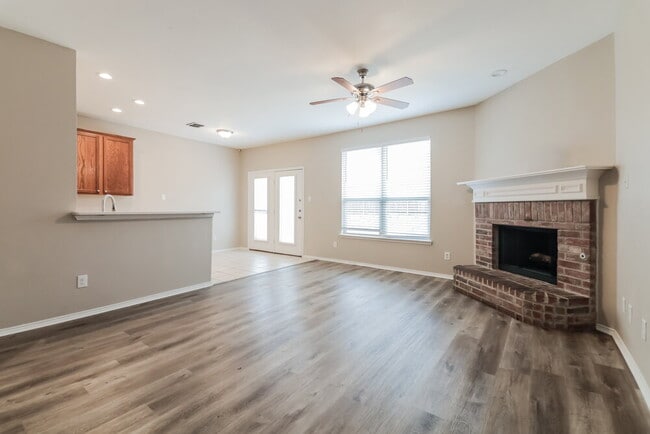 Photo - 415 Fisherman Trail