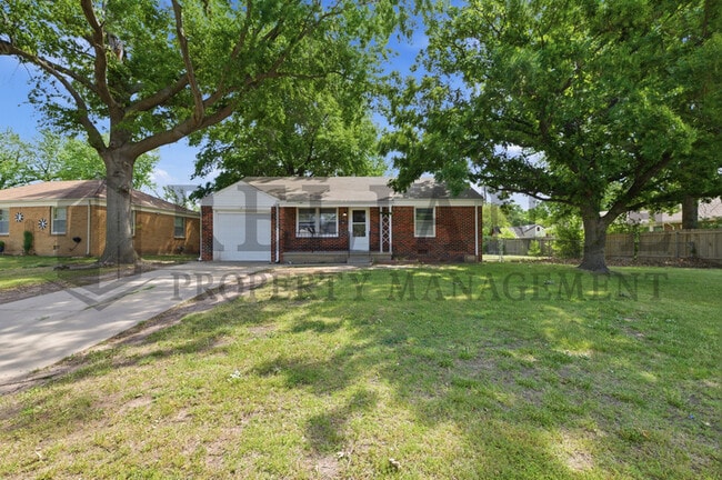 Building Photo - 656 S Whittier St