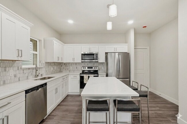 Photo - 8025 Virgil St