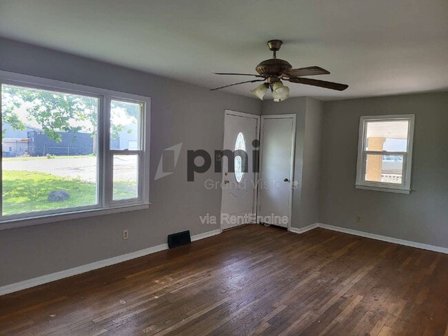 Photo - 1425 S Fairview Ave